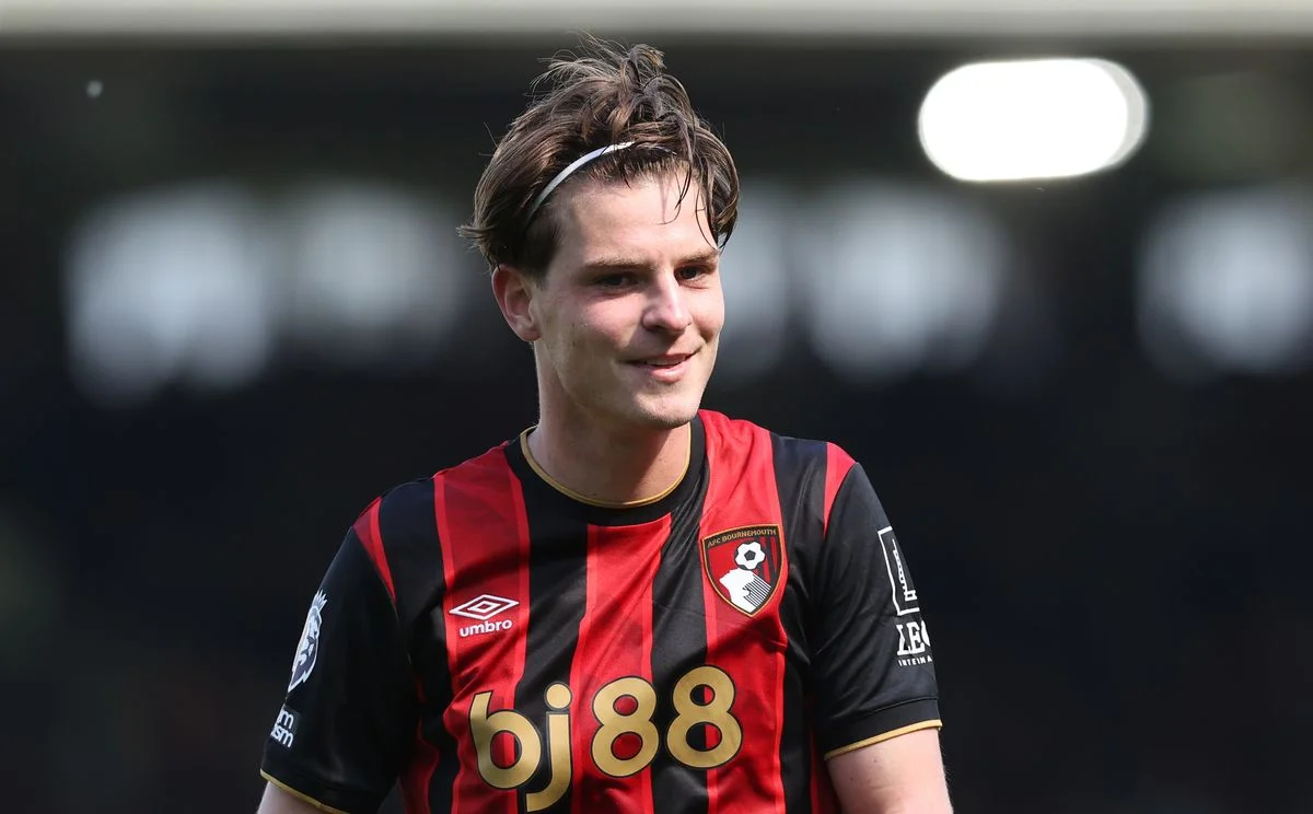 LONDON, ENGLAND - MAY 9: Bournemouth's Alex Scott during the Premier League match between Fulham and Bournemouth at Craven Cottage on May 9, 2026 in London, United Kingdom. (Photo by Rob Newell - CameraSport via Getty Images)